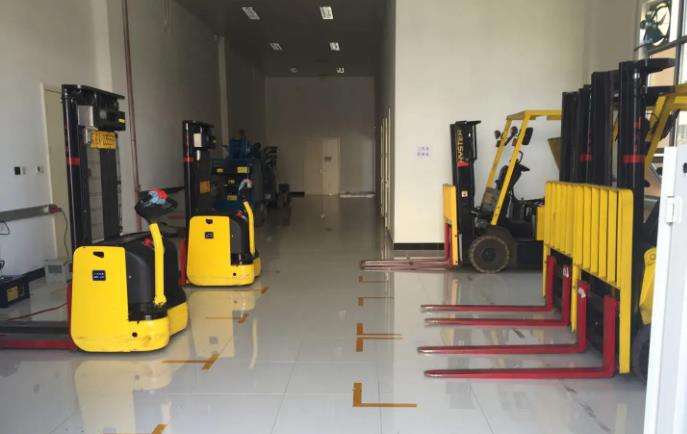 工廠電動(dòng)叉車(chē)充電區(qū)釋放氣體及監(jiān)測(cè)(圖1)